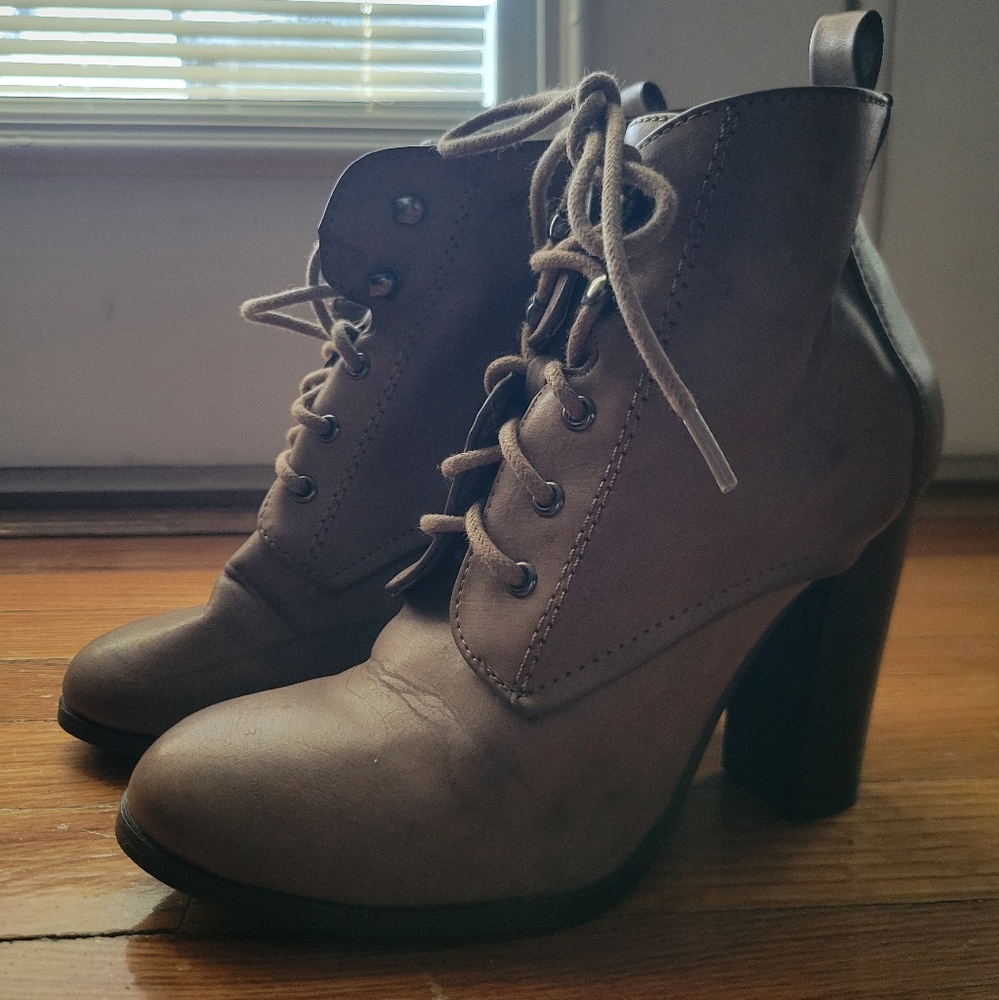 Women's Lace-Up Ankle Boots